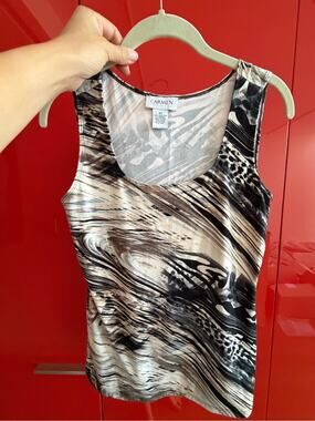 🗽Carmen Women’s Black & Cream Printed Scoop Neck Tank